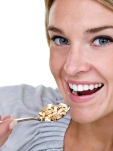 woman eating fiber foods